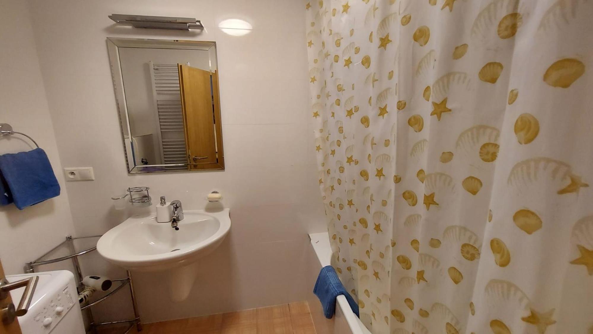 Orange Apartment *