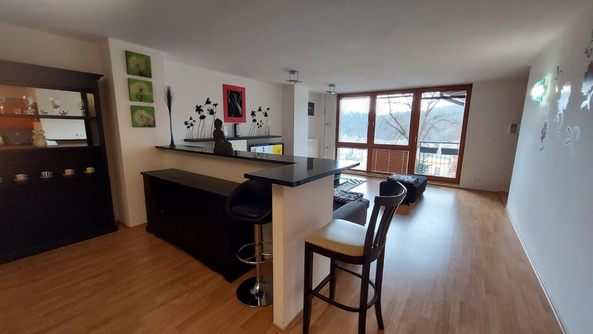 Orange Apartment *